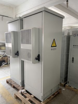दूरसंचार के लिए एम्बेडेड पावर सिस्टम 9KW 48VDC रेक्टिफायर के साथ IP55 आउटडोर बैटरी कैबिनेट